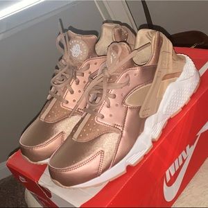 Nike Rose Gold Air Huaraches
